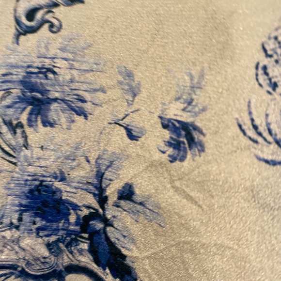 Rare Johnny was blue white embroidered 100% silk short sleeve blouse floral - Picture 10 of 10